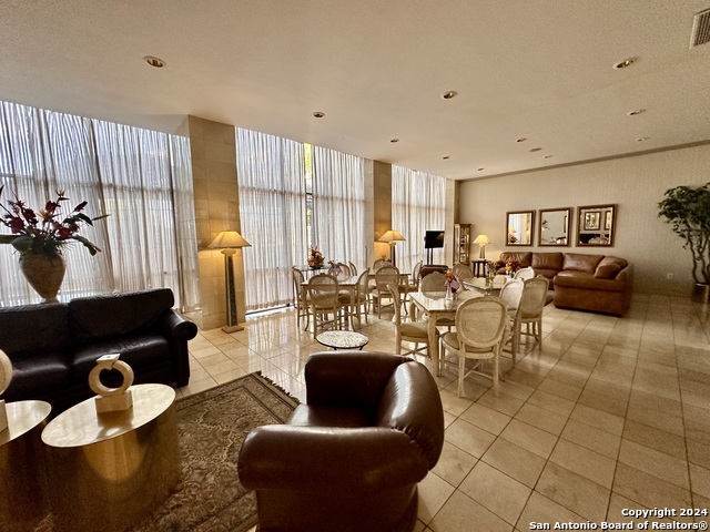 Image 23 of 36 For 7701 Wurzbach Rd 2301