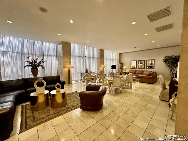 Image 24 of 36 For 7701 Wurzbach Rd 2301