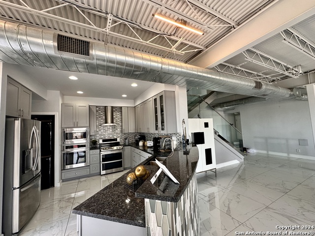 Image 5 of 36 For 7701 Wurzbach Rd 2301