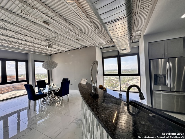 Image 6 of 36 For 7701 Wurzbach Rd 2301