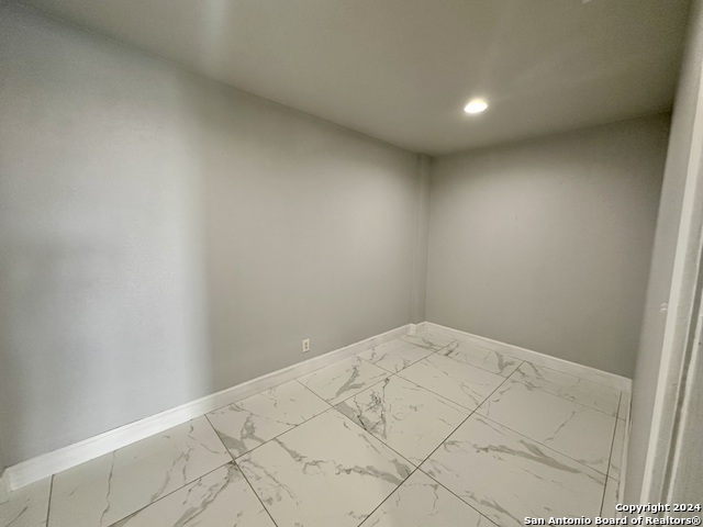 Image 9 of 36 For 7701 Wurzbach Rd 2301