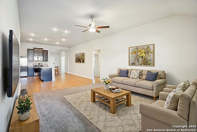 Image 13 of 35 For 7019 Vista Loop