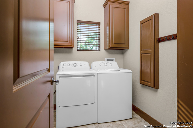 Image 14 of 30 For 2581 Otter