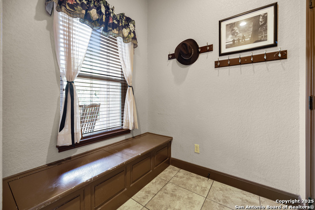 Image 16 of 30 For 2581 Otter