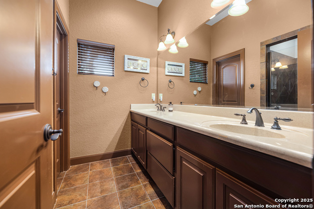 Image 25 of 30 For 2581 Otter