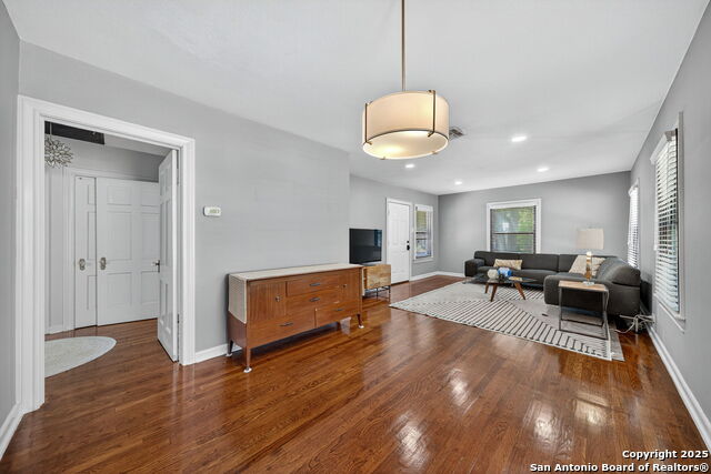 Image 10 of 29 For 515 Frost  