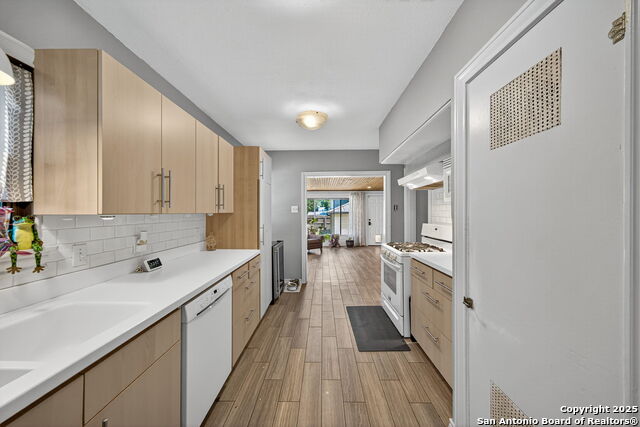 Image 12 of 29 For 515 Frost  