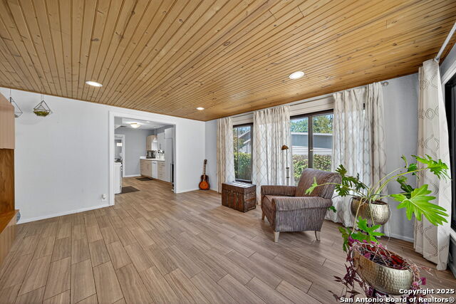 Image 15 of 29 For 515 Frost  