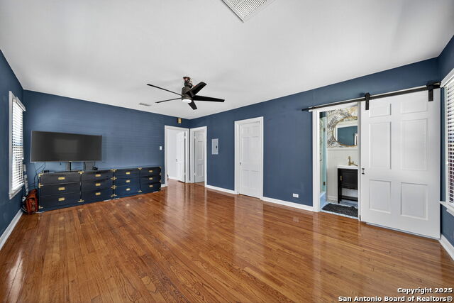 Image 17 of 29 For 515 Frost  