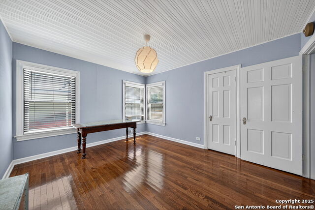 Image 19 of 29 For 515 Frost  