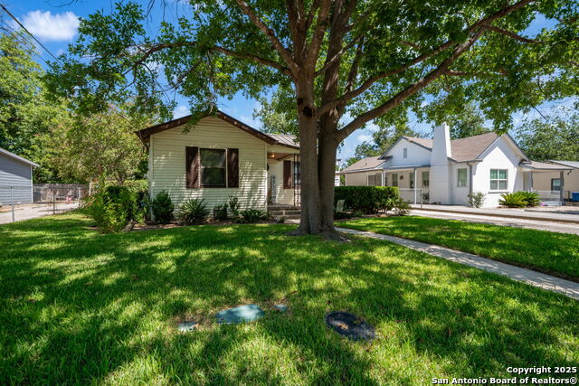 Image 2 of 29 For 515 Frost  