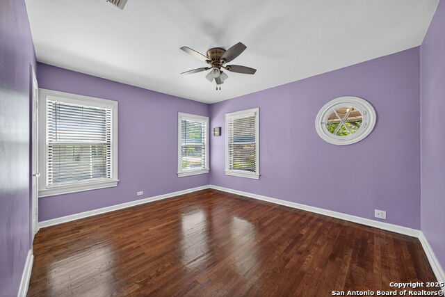 Image 21 of 29 For 515 Frost  