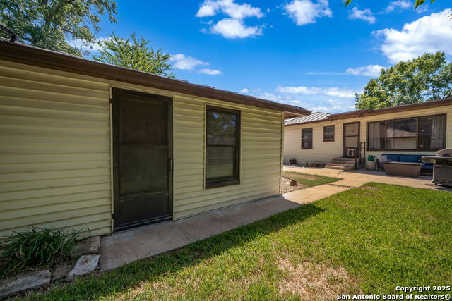 Image 22 of 29 For 515 Frost  