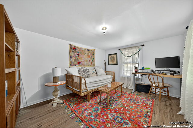 Image 24 of 29 For 515 Frost  