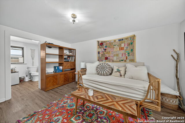 Image 25 of 29 For 515 Frost  