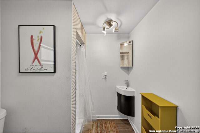 Image 26 of 29 For 515 Frost  