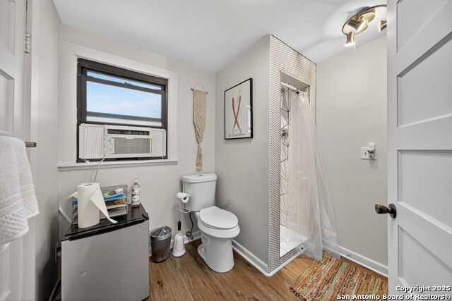 Image 27 of 29 For 515 Frost  