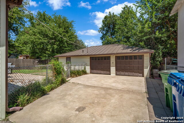 Image 29 of 29 For 515 Frost  