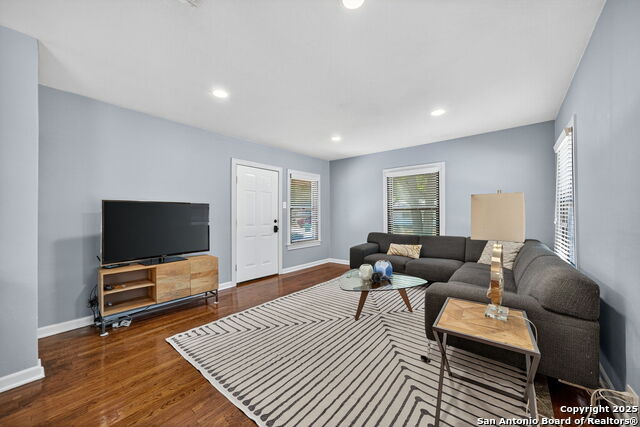 Image 5 of 29 For 515 Frost  