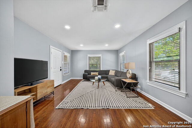 Image 6 of 29 For 515 Frost  