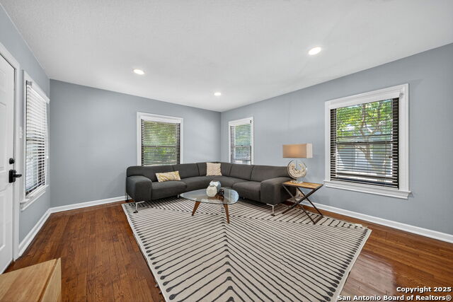 Image 7 of 29 For 515 Frost  