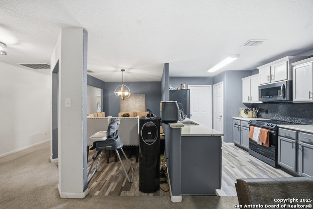 Listing photo id 8 for 6519 Luckey Square