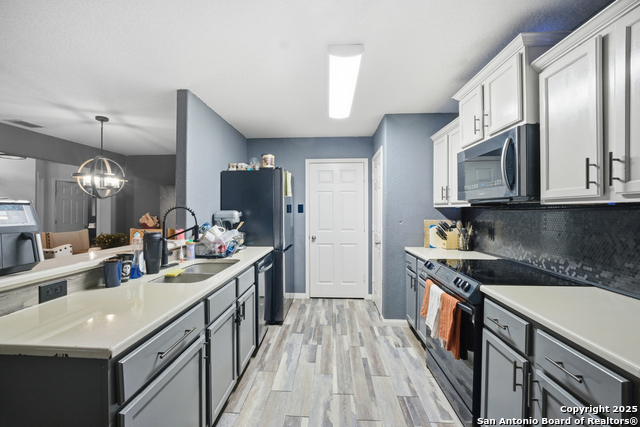 Listing photo id 9 for 6519 Luckey Square