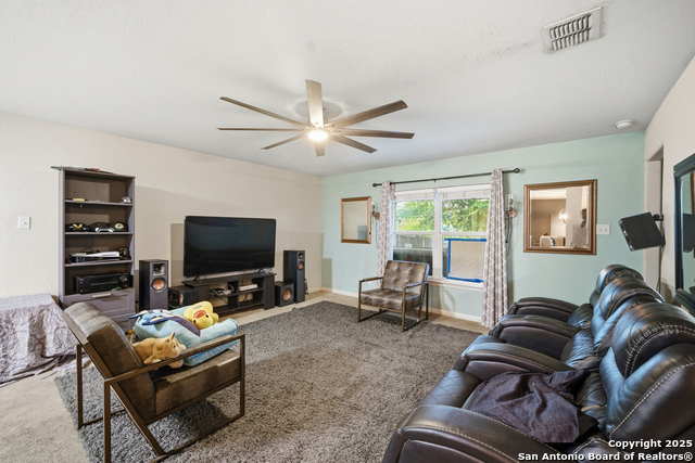 Listing photo id 12 for 6519 Luckey Square