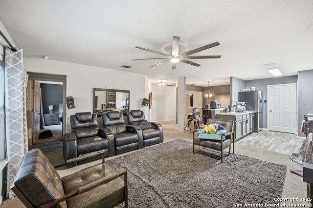 Listing photo id 13 for 6519 Luckey Square