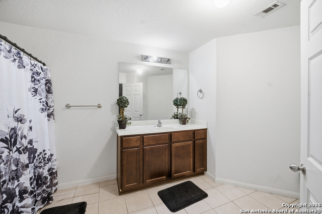 Listing photo id 17 for 6519 Luckey Square