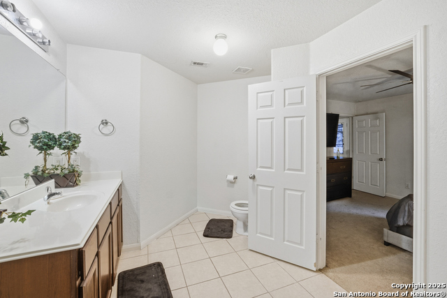 Listing photo id 18 for 6519 Luckey Square