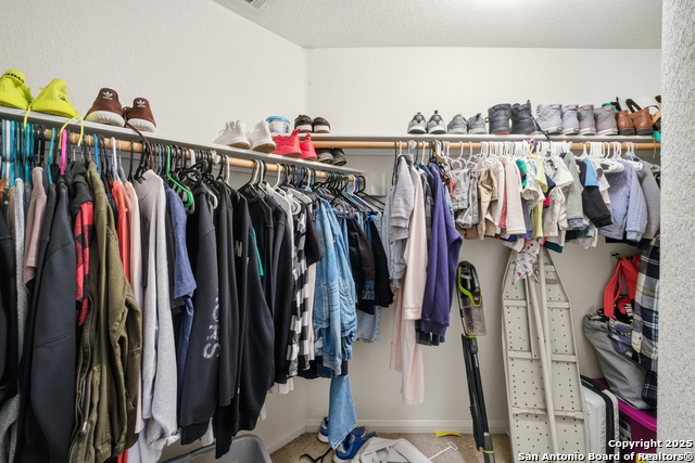 Listing photo id 19 for 6519 Luckey Square