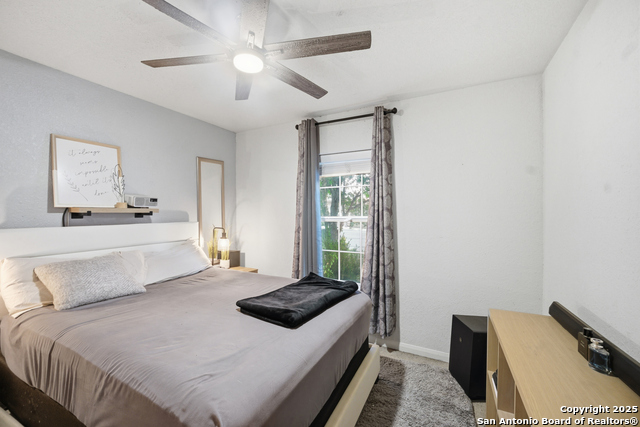 Listing photo id 3 for 6519 Luckey Square