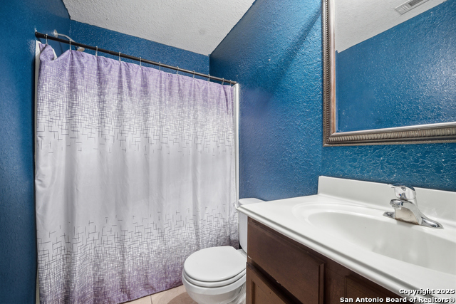 Listing photo id 4 for 6519 Luckey Square