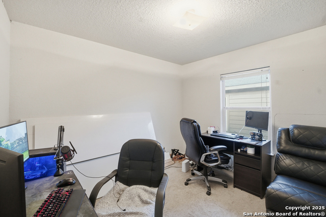 Listing photo id 5 for 6519 Luckey Square