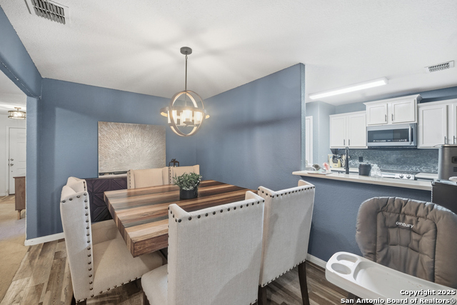 Listing photo id 7 for 6519 Luckey Square