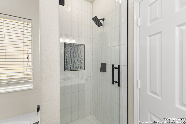 Image 22 of 33 For 3727 Columbia