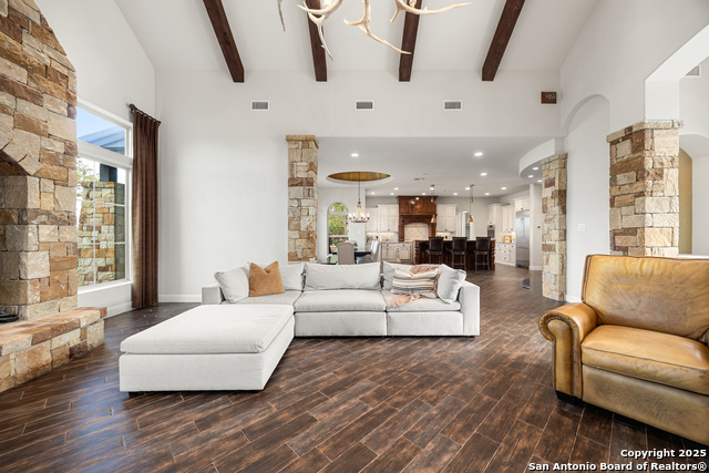 Image 12 of 79 For 114 Hunters View