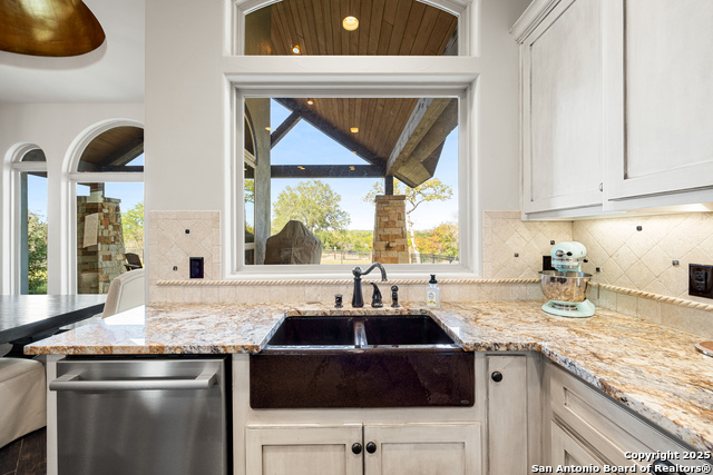 Image 20 of 79 For 114 Hunters View