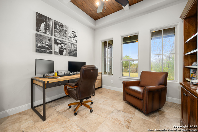 Image 25 of 79 For 114 Hunters View