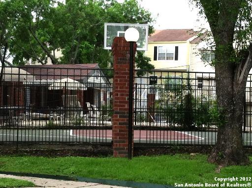 Image 4 of 9 For 12275 Apricot Dr