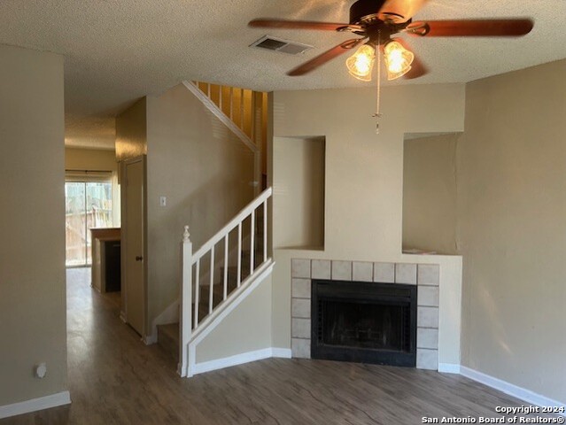 Image 7 of 9 For 12275 Apricot Dr