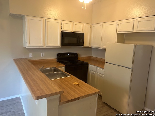 Image 8 of 9 For 12275 Apricot Dr