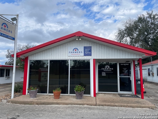 Listing photo id 1 for 836 Walnut Street