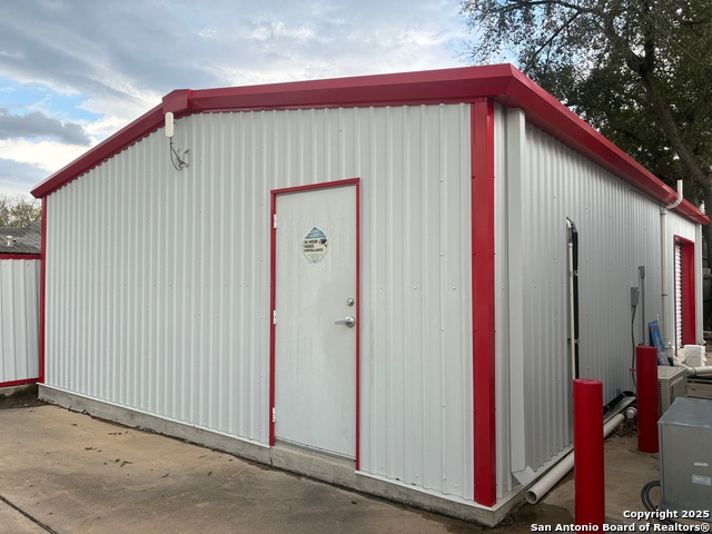 Listing photo id 2 for 836 Walnut Street