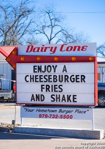 Listing photo id 5 for 836 Walnut Street