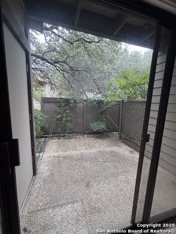 Image 11 of 22 For 11815 Vance Jackson  1602