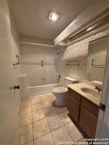 Image 19 of 22 For 11815 Vance Jackson  1602