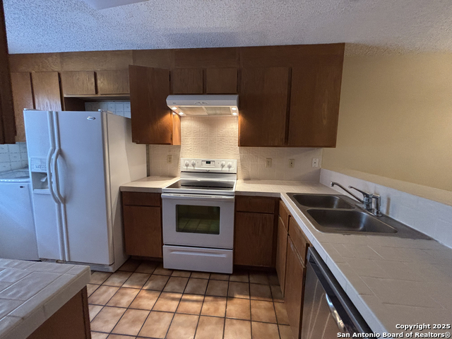 Image 2 of 22 For 11815 Vance Jackson  1602