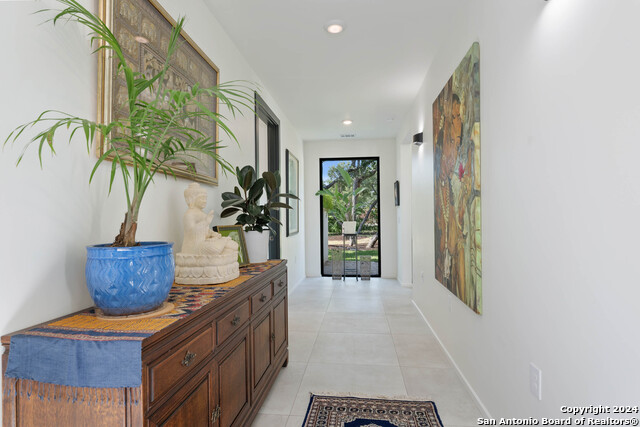 Listing photo id 13 for 210 Cliffside